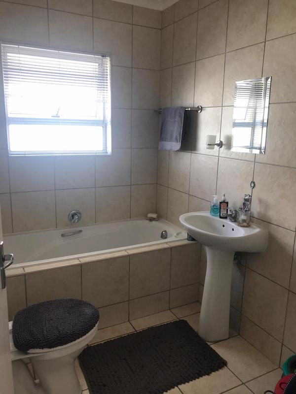 2 Bedroom Property for Sale in Vredekloof East Western Cape